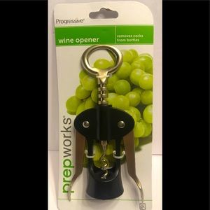 Wine opener NWT Removes  Corks for bottles PROGRESSIVE